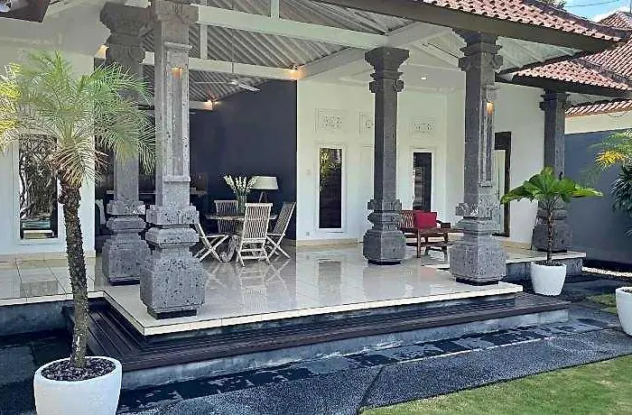 Gayatri * Seminyak (Bali)